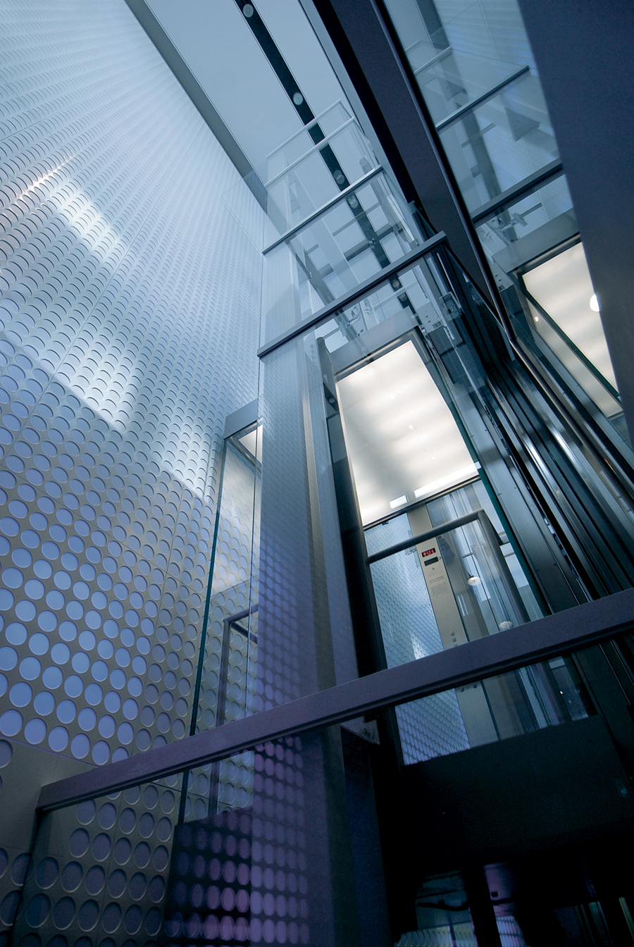 В России первый лифт ThyssenKrupp Elevator был установлен в Останкинской телебашне